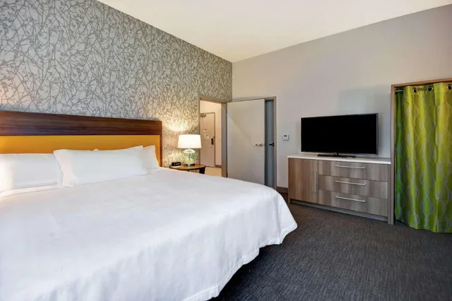 Suite, King Bed, Sofa, Accessible, Home2 Suites By Hilton Jekyll Island 2/3