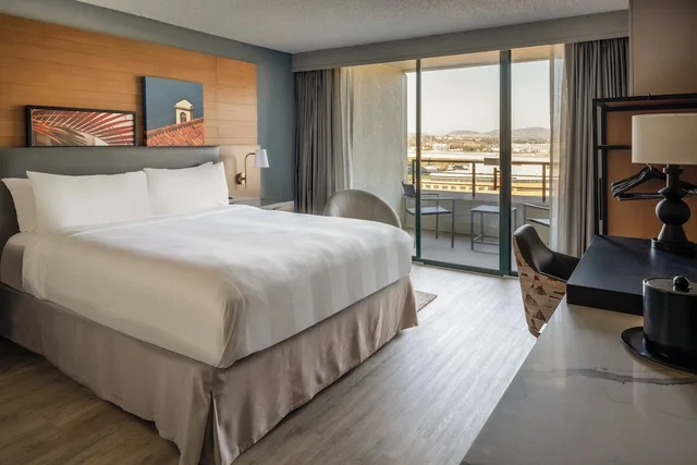 غرفة تنفيذية بسريرين كوين بشرفة، San Diego Marriott Mission Valley 1/4