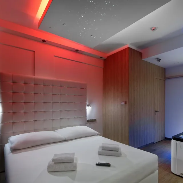 Wellness, King Bed, Hot Tub, Hotel Aura Design & Garden Pool 4/4