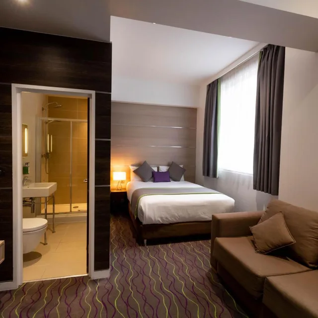 جناح تنفيذي بسرير كينج، The Wesley Hotel London 3/6