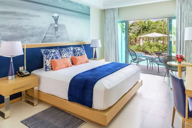 Room, King Bed, Swim Up Pool، Harbor Club St Lucia, Curio Collection by Hilton 1/2