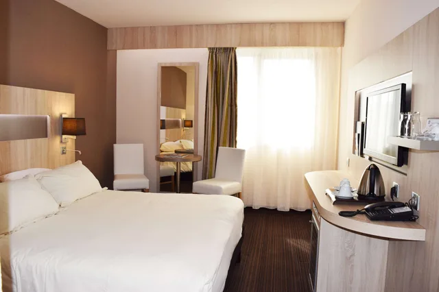غرفة قياسية بسرير كوين بحوض استحمام، Best Western Marseille Aeroport 3/8