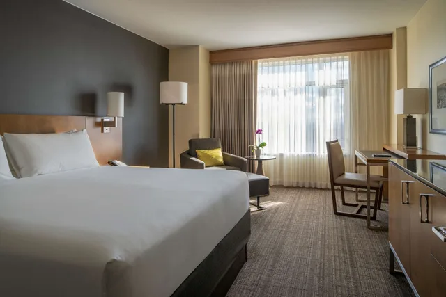 غرفة بسرير كينج في طابق مرتفع، Hyatt Regency Denver 5/10