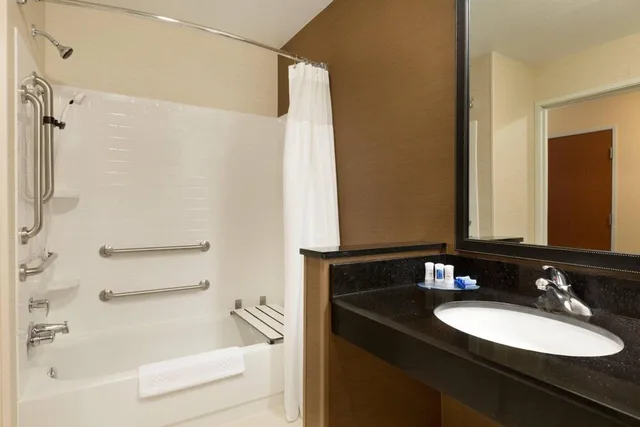 Suite, King Bed, Sofa, Country Inn & Suites by Radisson, Bismarck-Mandan 4/7