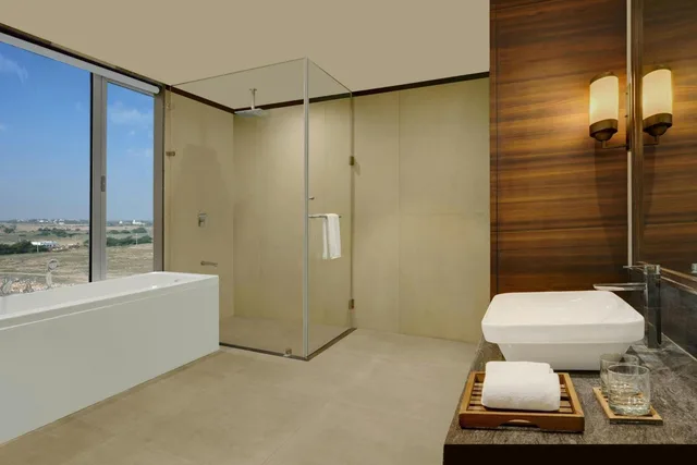 جناح رئاسي بسرير كينج بإطلالة جزئية على البحر، The Fern Sattva Resort Dwarka 2/2