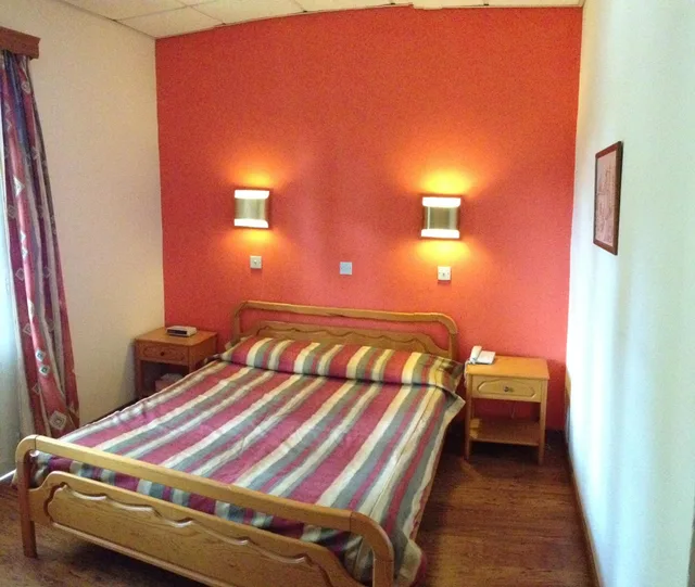 غرفة بسرير مزدوج أو سريرين منفصلين، New Helvetia Hotel 3/7