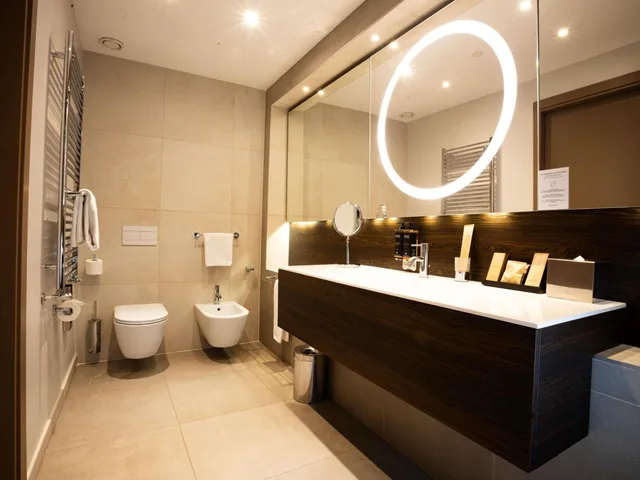 غرفة بريفيليج بسرير كينج، Mercure Almaty City Center 4/5