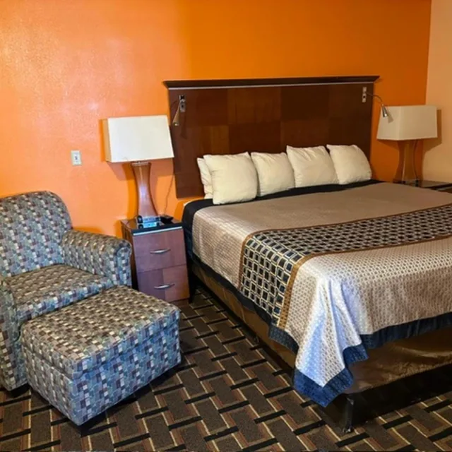 غرفة بسرير كينج وسرير كوين، Stay Inn by OYO Near I 80 Lincoln West 2/3