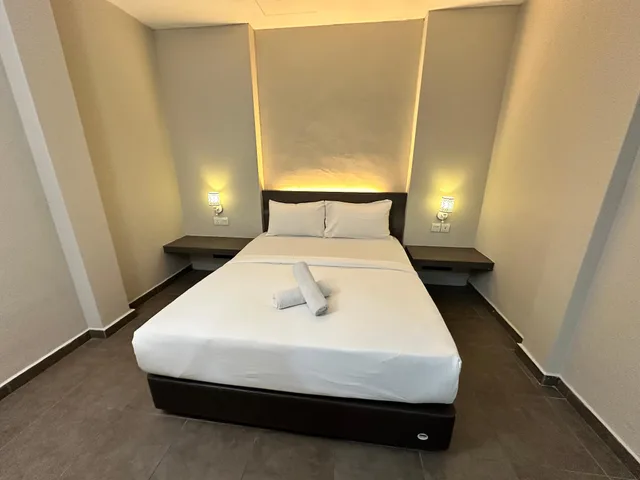 Standard, Queen Bed, No Window، The Grand Jade Hotel 1/1