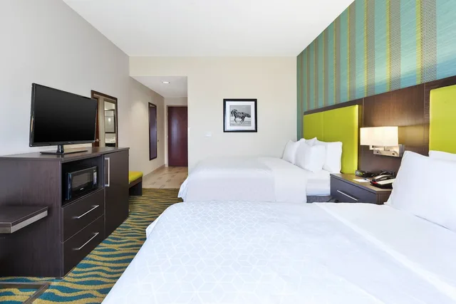 Standard, Queen Bed, Holiday Inn Express Suites Southport Oak Island Area 2/2