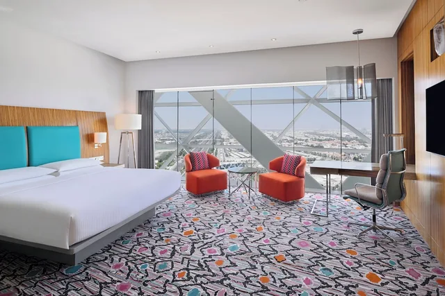 غرفة بسرير كينج بإطلالة، Andaz Capital Gate, Abu Dhabi, by Hyatt 2/8