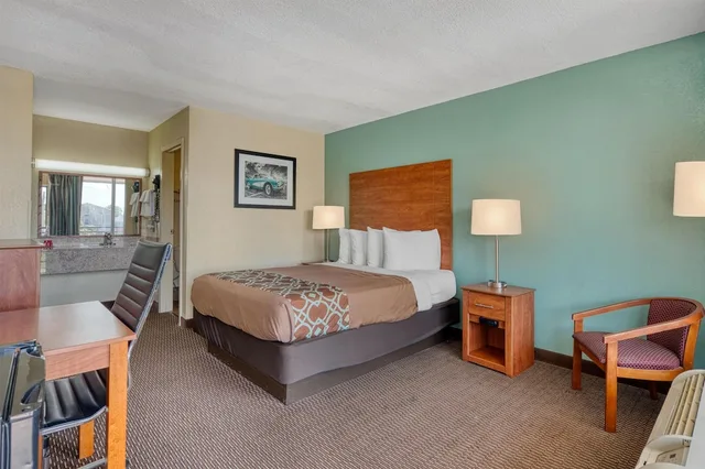 غرفة قياسية بسرير كوين للمدخنين، Surestay Hotel By Best Western Bowling Green North 1/7
