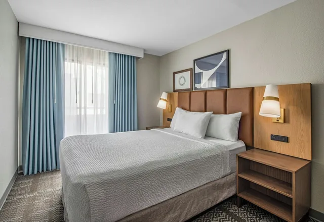 Bi Level, Loft, Suite, 2 Queen Beds, Court View, Kitchen، Residence Inn Oxnard River Ridge 1/2
