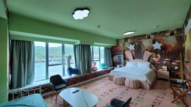 Theme Seaview Suite, Grand Bay View Hotel 6/8