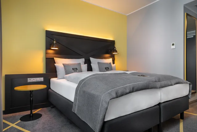 غرفة قياسية بسرير مزدوج أو سريرين منفصلين، Holiday Inn - the niu, Fury Aschheim Messe, an IHG Hotel 2/10