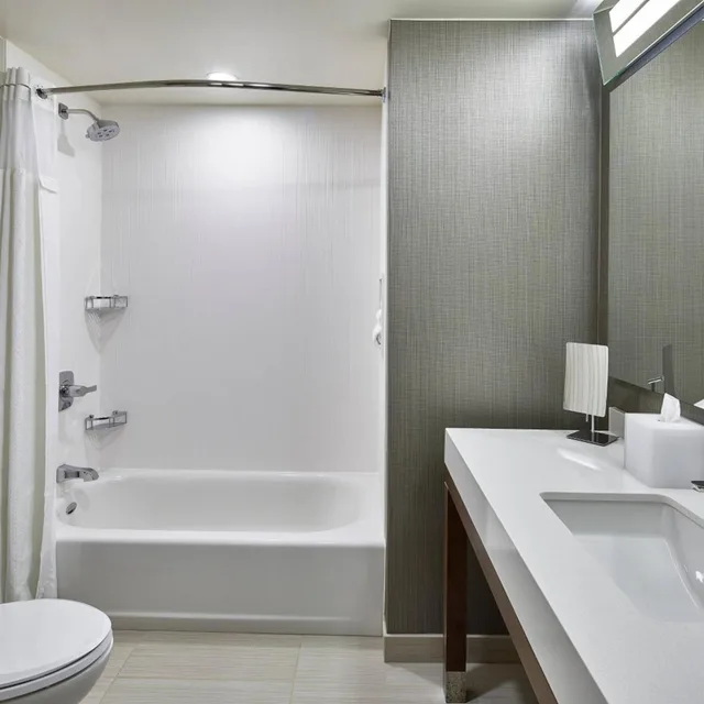 غرفة بسريرين كوين، Courtyard by Marriott Albany Airport 4/7