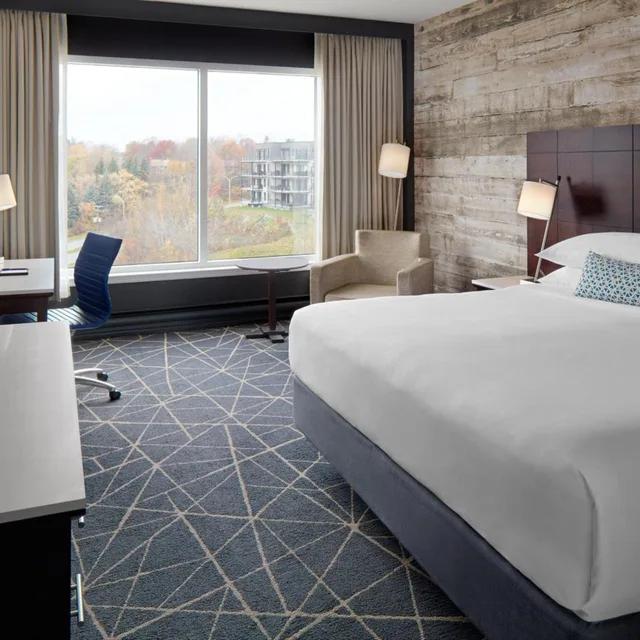 غرفة، Delta Hotels By Marriott Sherbrooke Conference Centre 1/12