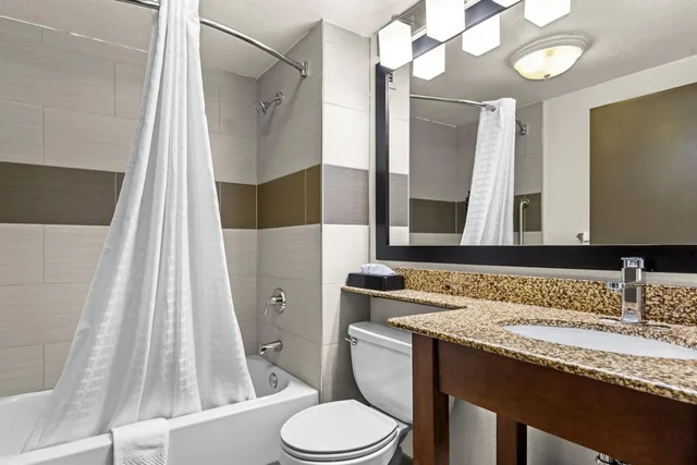 غرفة رباعية بسريرين كوين، Spark by Hilton Syracuse Carrier Circle 5/6