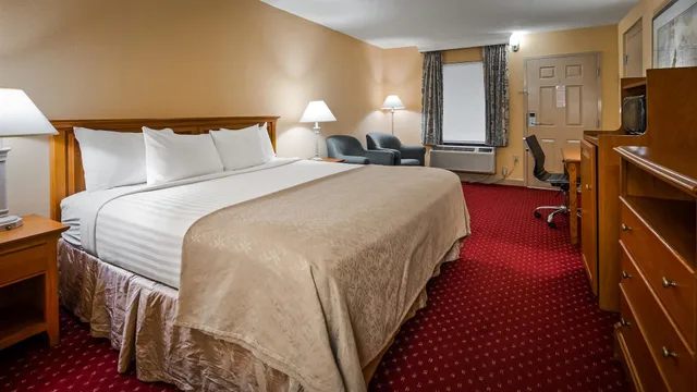 غرفة أساسية بسرير كينج، BEST WESTERN BRYSON INN 2/3
