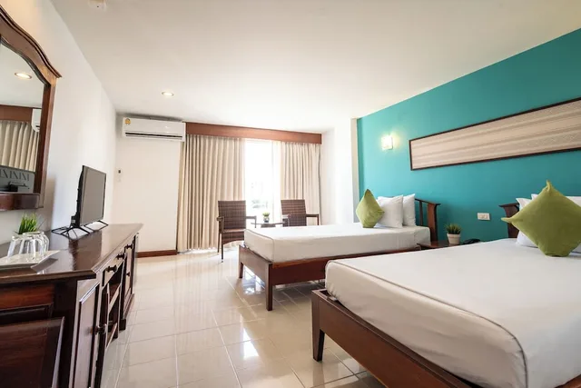 غرفة سوبيريور بسريرين منفصلين بإطلالة على المسبح، JP Villa Pattaya 2/10