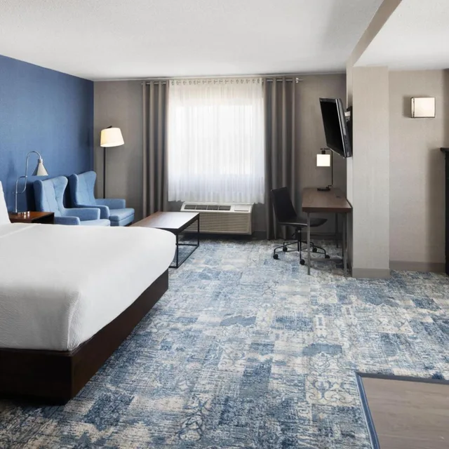 جناح استوديو بسرير كينج بحوض جاكوزي، Four Points by Sheraton Edmonton South 2/4