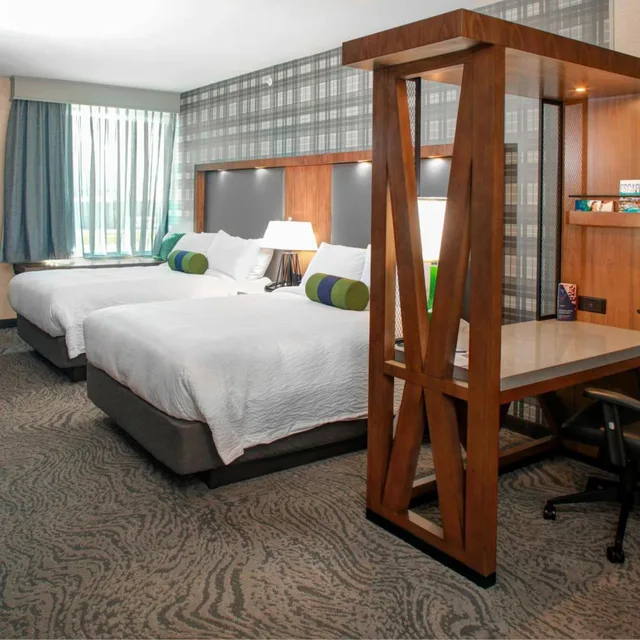 جناح بسرير كوين مع أريكة، Springhill Suites Bozeman 3/6