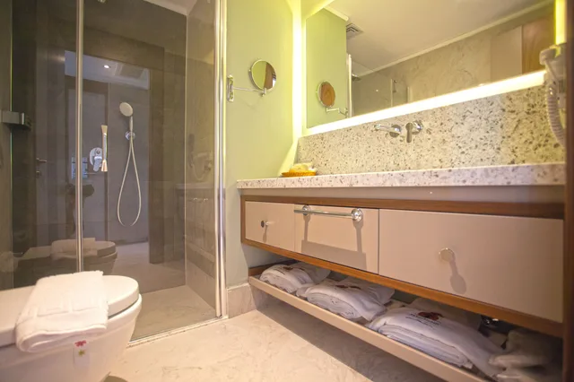 غرفة فاخرة بسرير كوين بإطلالة على البحر، Molino Hotel 5/5
