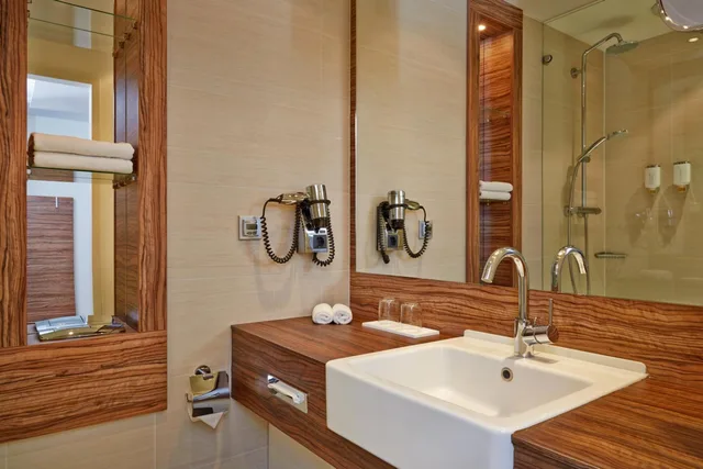 غرفة قياسية بسرير مزدوج، H+ HOTEL LUBECK 7/8