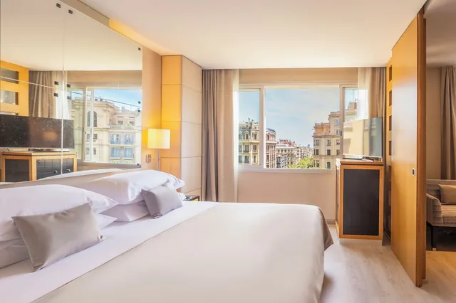 جناح جونيور بإطلالة على المدينة مع سرير إضافي، Hotel Hesperia Barcelona Presidente 2/8