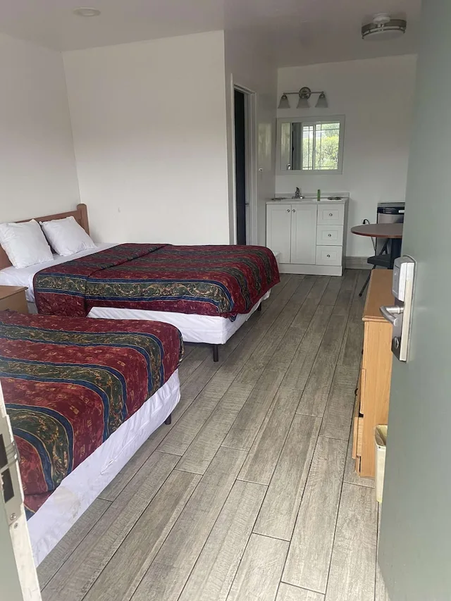 غرفة أساسية بسريرين كوين، Americas Best Value Inn Thousand Oaks 1/3