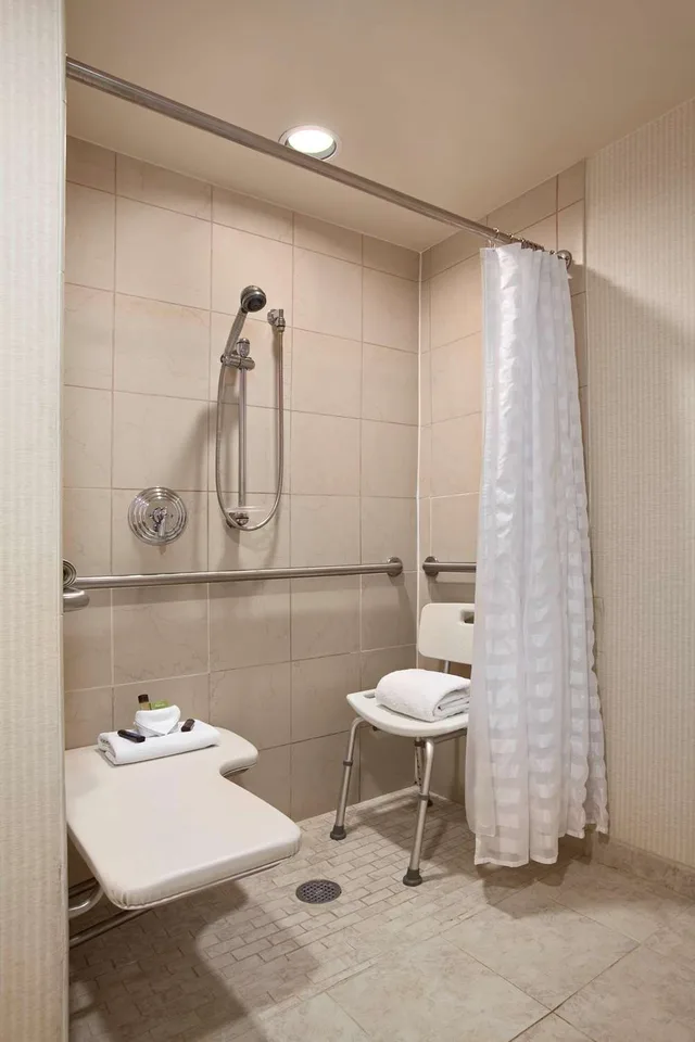 جناح بسريرين مزدوجين بغرفة نوم واحدة لذوي الإعاقة، Embassy Suites by Hilton Boston Marlborough 3/5
