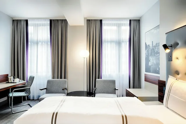 غرفة قياسية بسرير مزدوج، Premier Inn Cologne City Mediapark Hotel 1/5