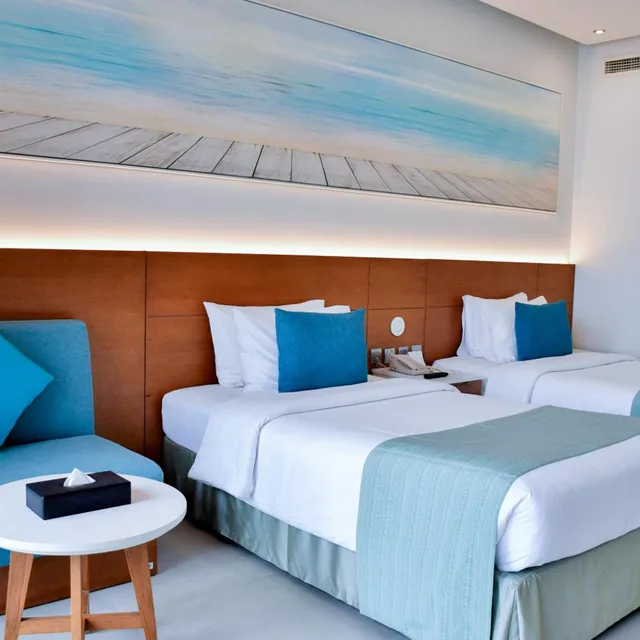 غرفة قياسية بسريرين منفصلين بإطلالة على البحر، Wyndham Garden Ajman Corniche 4/7