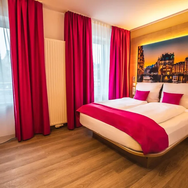 غرفة بسرير مزدوج بحمام خاص، Hotel Luckys Inn Gmbh 1/10