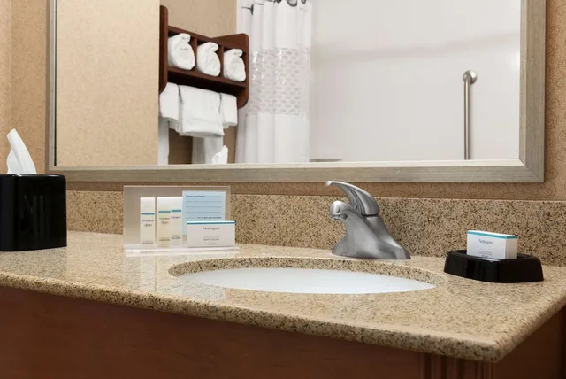 غرفة بسرير كينج مع أريكة، Hampton Inn Minneapolis/St. Paul-Woodbury 3/3