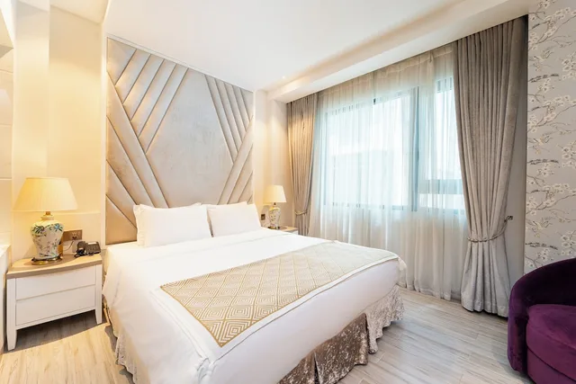 جناح بسرير كينج بإطلالة على المدينة بحوض استحمام، Nicecy Hotel Suites Spa 2/10