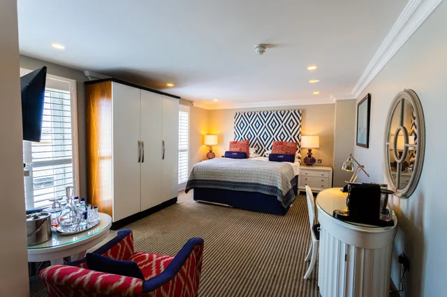 Deluxe, King Bed, Harbour View, The Christchurch Harbour 6/10