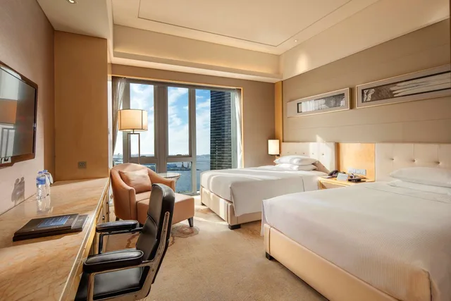 غرفة تنفيذية بسريرين منفصلين بإطلالة على المرفأ، HILTON DALIAN 2/4