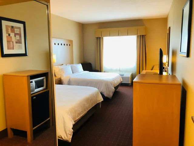 غرفة بسريرين كوين، Holiday Inn Express Saltillo Zona Aeropuerto 2/2