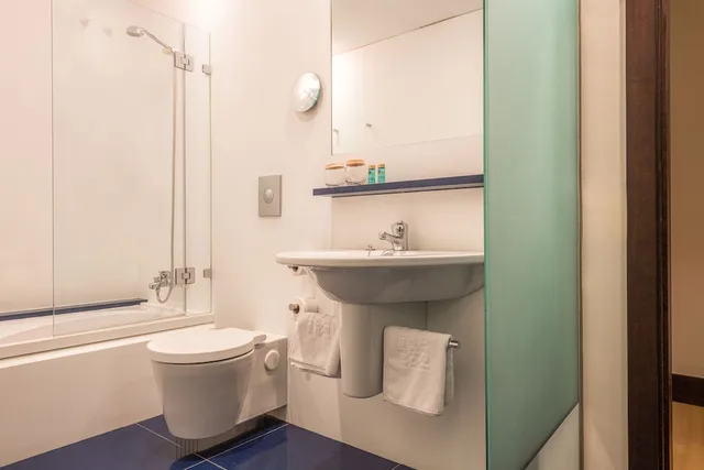 Superior, Twin Beds, Empire Building View، Emporda Hotel 5/6