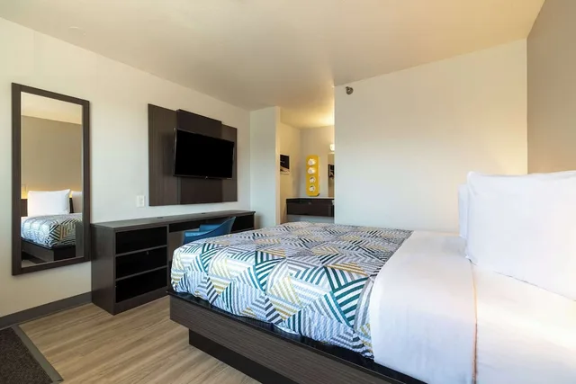 غرفة قياسية بسرير كوين، Motel6 Rolling Meadows, IL - Chicago Northwest 1/5