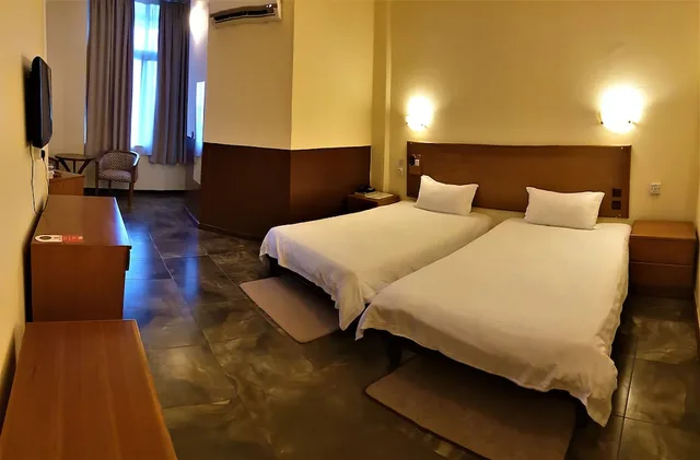 Twin Room, Robinhood Inn 2/4