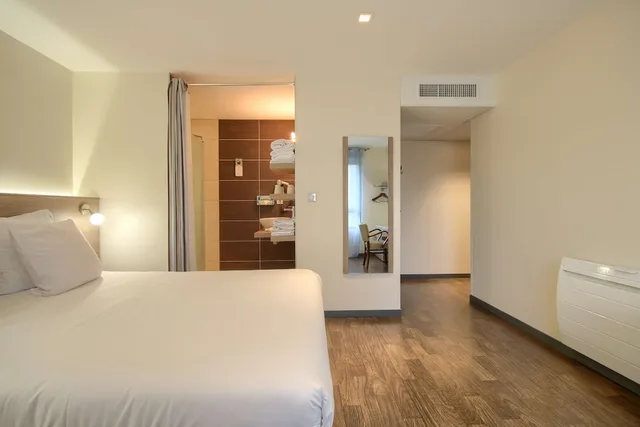 Family, Multiple Beds، Sure Hotel By Best Western Reims Nord 2/8