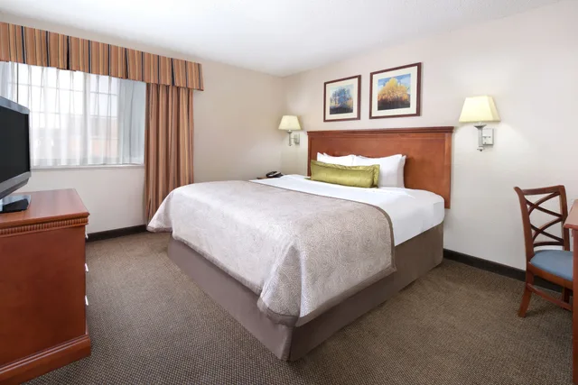 جناح بسرير كينج بغرفة نوم واحدة بحوض استحمام لذوي الإعاقة، Candlewood Suites Kenosha 3/5