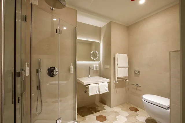 Superior, King Bed, Chair Bed, Sofa, Accessible، Cosmopolita Rome Colosseum, Tapestry Collection by Hilton 2/2