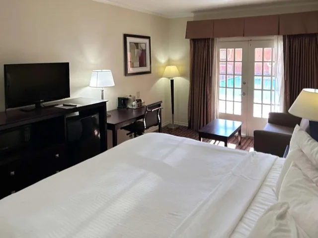 2 Queen Beds Mobility Accessible Tub, Smk، Motel6 Dallas, TX - Downtown 6/10