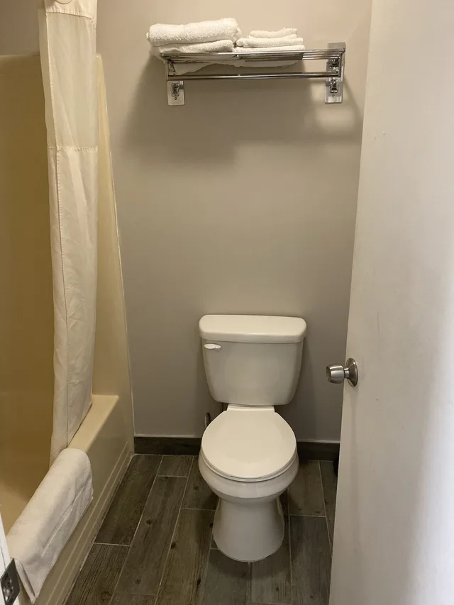 room, 2 double beds, Rodeway Inn Absecon 1/1