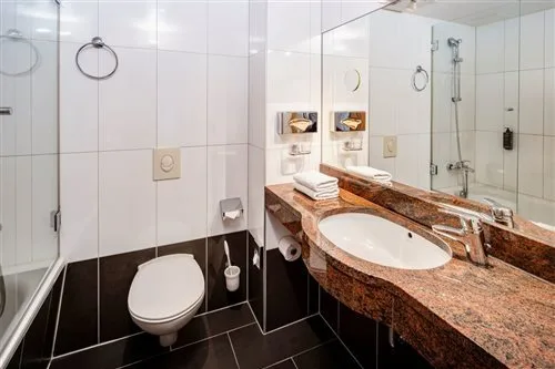 جناح جونيور، Hotel Chateau Kurfuerstendamm 1/1