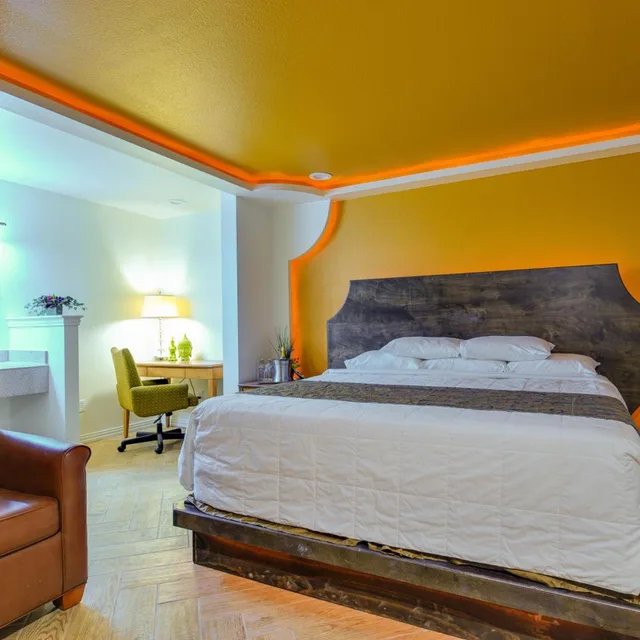 Dream, Suite، Romantic Inn Suites 2/10