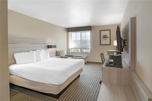 غرفة بسرير كوين بحوض استحمام لذوي الإعاقة، Best Western Plus Twin View Inn & Suites 3/4